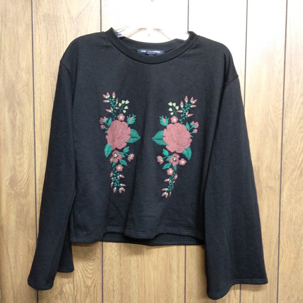 One Clothing Medium Floral Design Women's Sweater